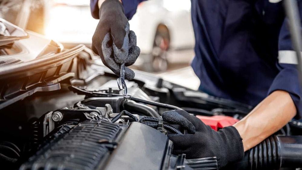 Hand fixing engine