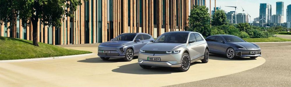 Hyundai TUCSON, Hyundai KONA Electric and Hyundai IONIQ 5 outside Central Station